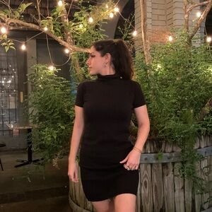 Turtleneck short sleeve black knit dress